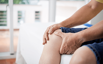 Holding Achy Knee - How Can I Manage My Knee Arthritis